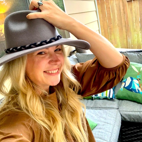 Meet your Posher, Jenni - Picture 1 of 1